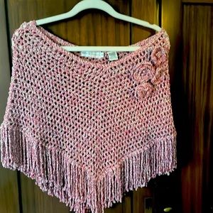 Dana Buchman shaw -one size- pretty pink with small flower accents🌸🌺